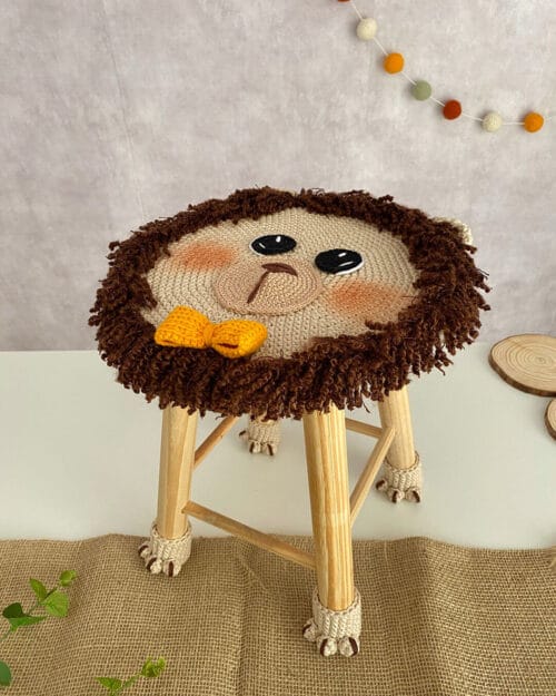 Receita de Amigurumi Banquinho Leão Léo