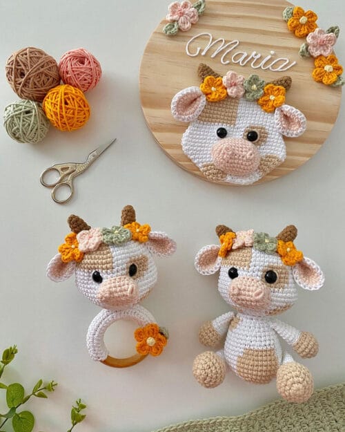 Receita de Amigurumi Vaquinha Flora + Chocalho - Imagem 3