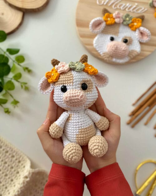 Receita de Amigurumi Vaquinha Flora + Chocalho