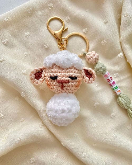 Receita de Amigurumi Plaquinha Cordeiro + bônus de chaveiro - Imagem 2