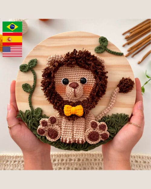 Receita de Amigurumi Plaquinha de Madeira Leão Léo