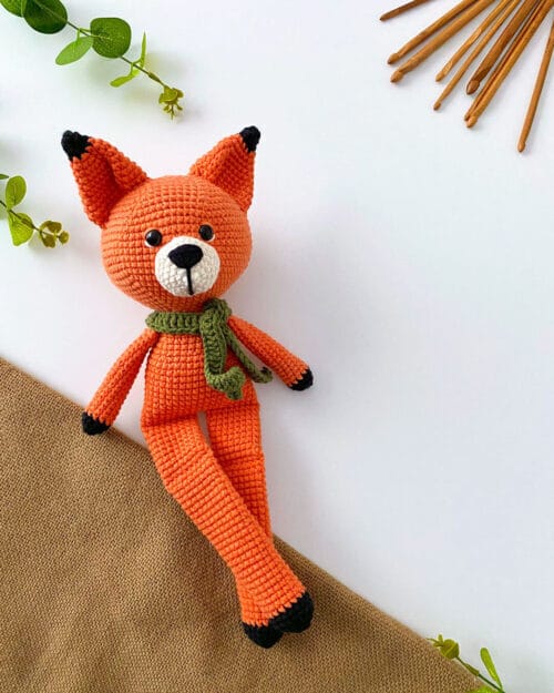 Receita de Amigurumi Raposa com Pernas Dobráveis