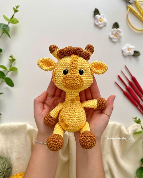 Receita de Amigurumi Girafa e Cachapô Gigi
