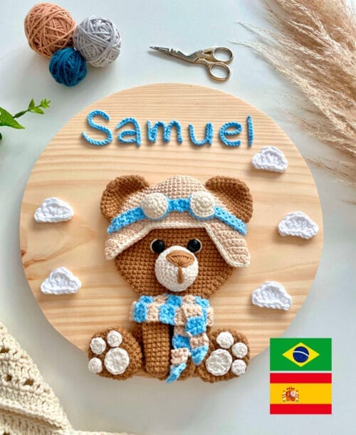 Receita de Amigurumi Plaquinha de Madeira Urso Aviador