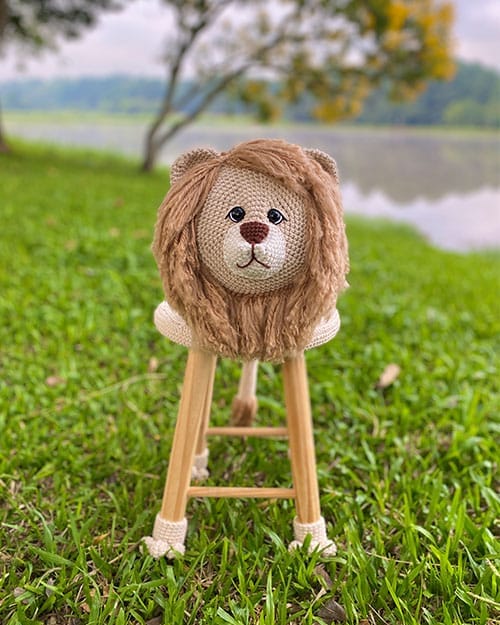 Receita de Amigurumi Banquinho Leão