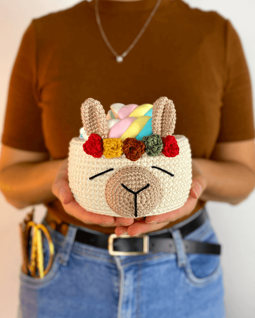 Receita de Amigurumi Cesto Lhama